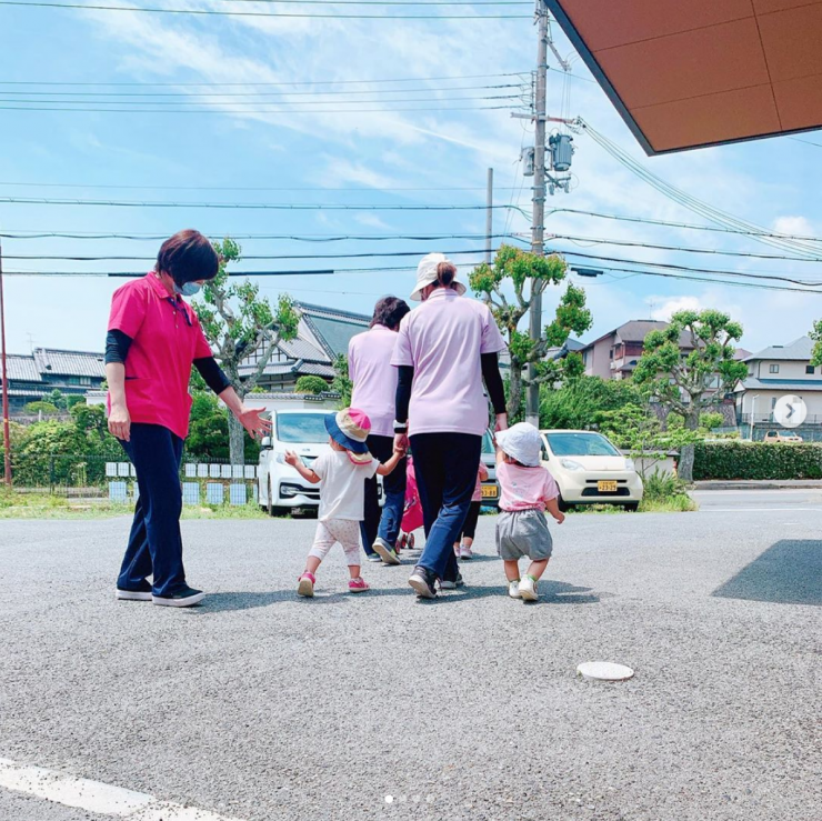 園児お散歩 写真